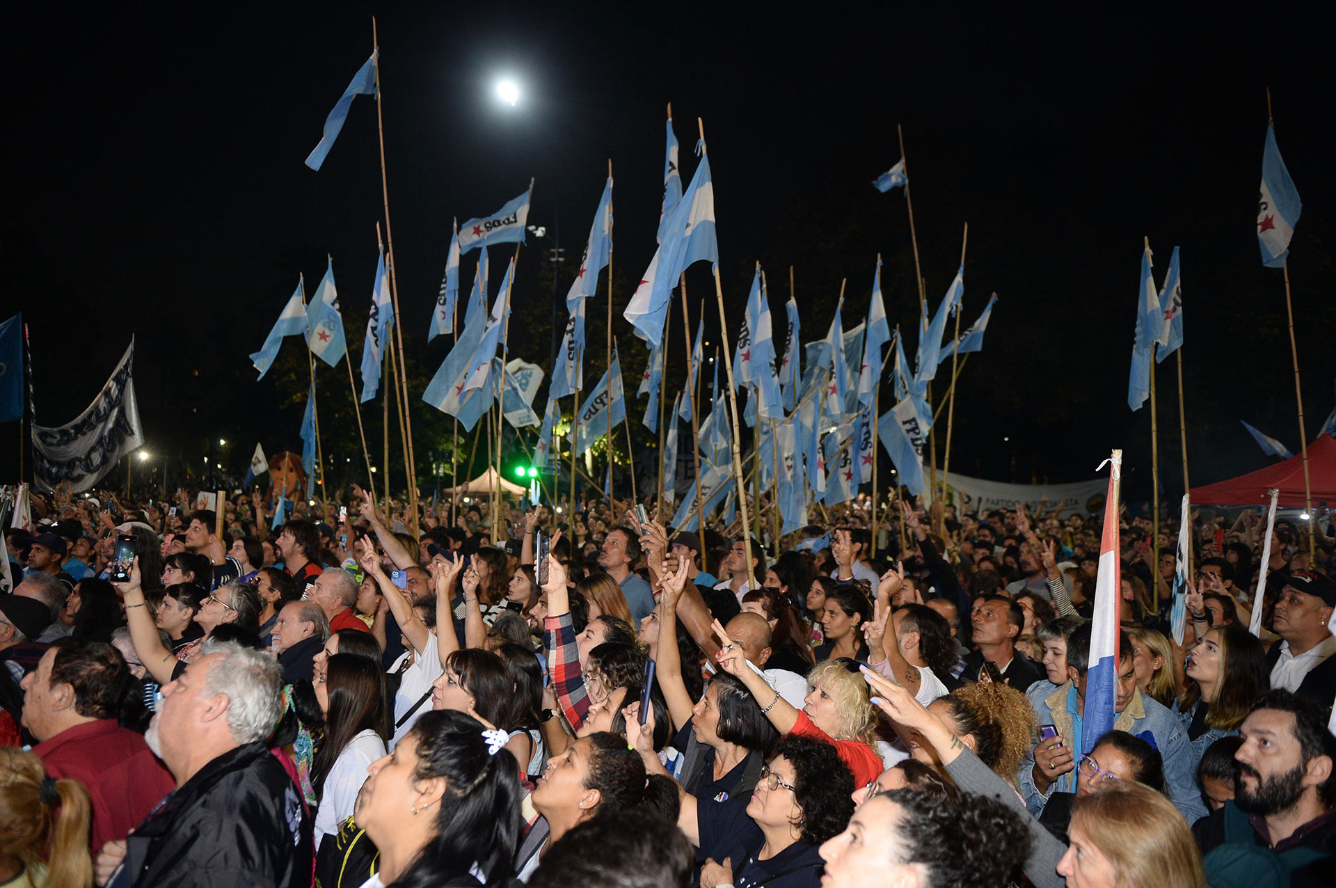 La militancia durante el acto de Cristina Kirchner (Foto: Aglaplata)