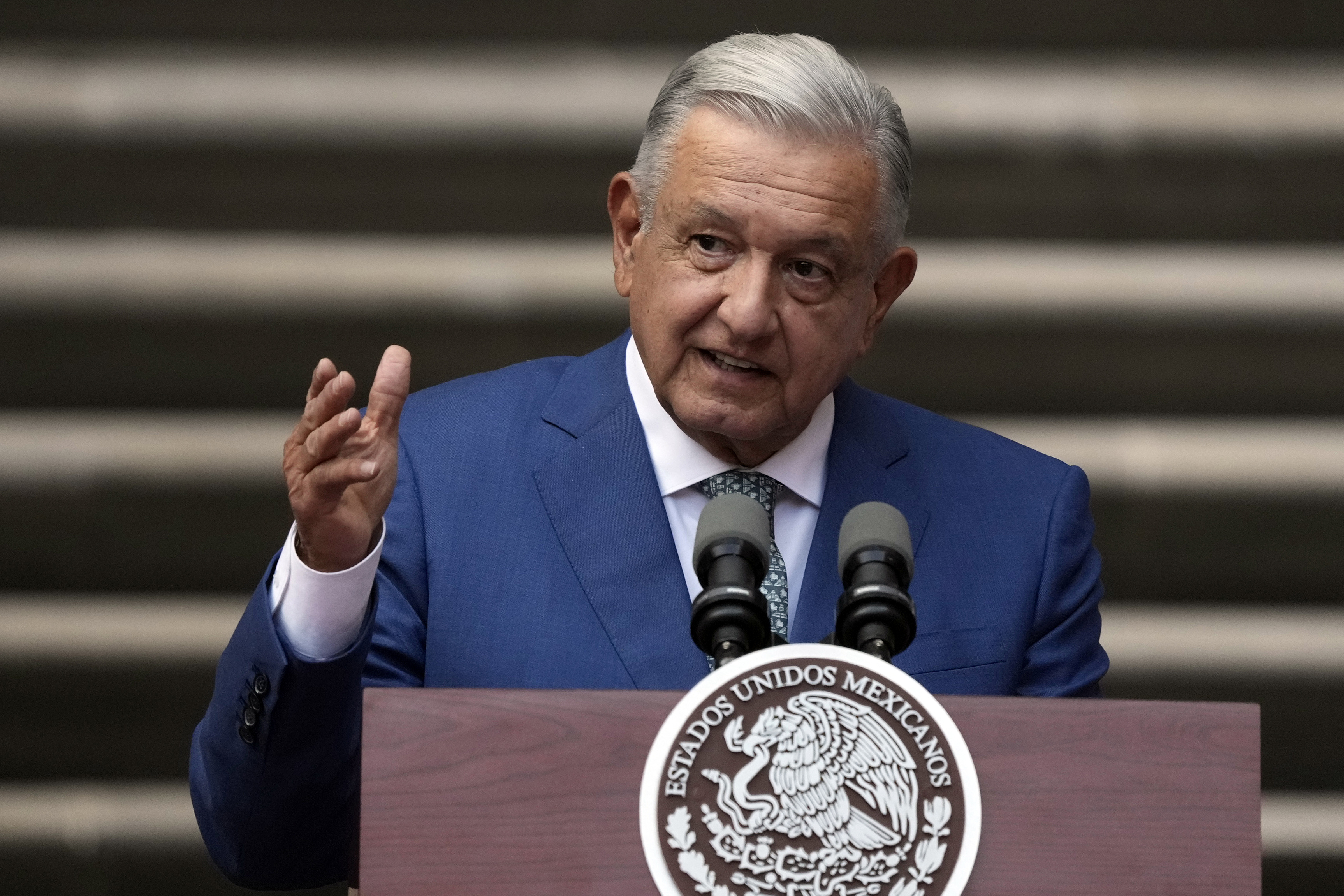 AMLO prometió sistema de salud mejor que el de Dinamarca  (AP Foto/Fernando Llano, Archivo)