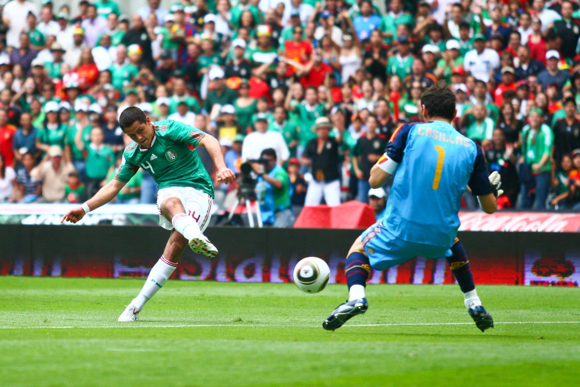Con gol de Javier Hernández, la selección mexicana de fútbol de México adelantó 1-0 a su similar de España (Foto: Isaac Esquivel/ Cuartoscuro)