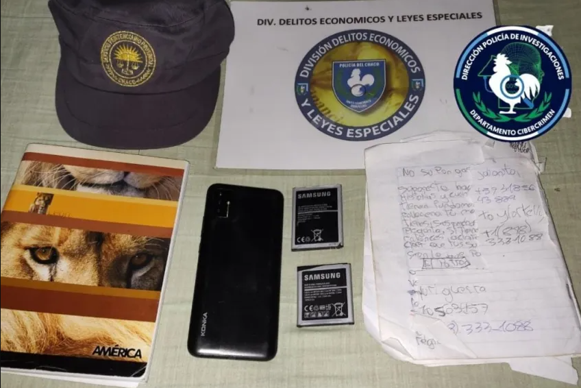 Al preso le secuestraron en su celda un celular y dos cuadernos con anotaciones que contenían números telefónicos, cuentas bancarias, CBU y alias (Foto: Diario Chaco) 