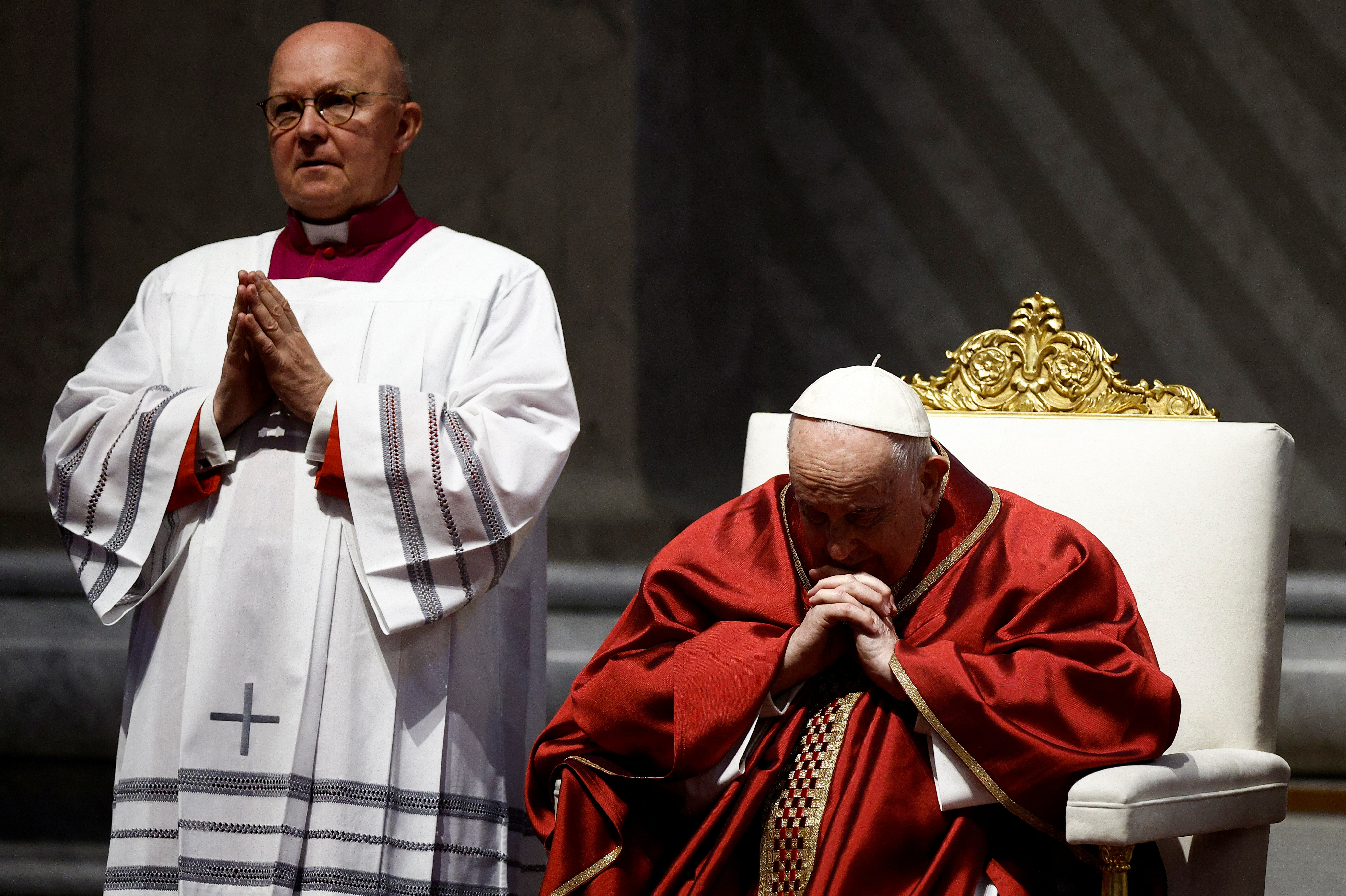 El papa Francisco encabezó la celebración de la Pasión del Señor (REUTERS/Guglielmo Mangiapane)