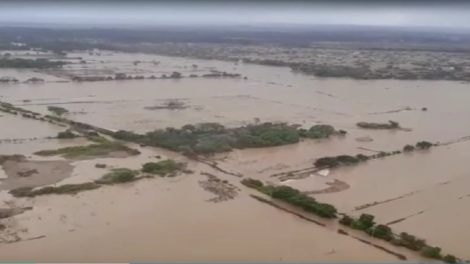 Río La Leche se desborda y afecta zona agrícola. 
Foto: Canal N