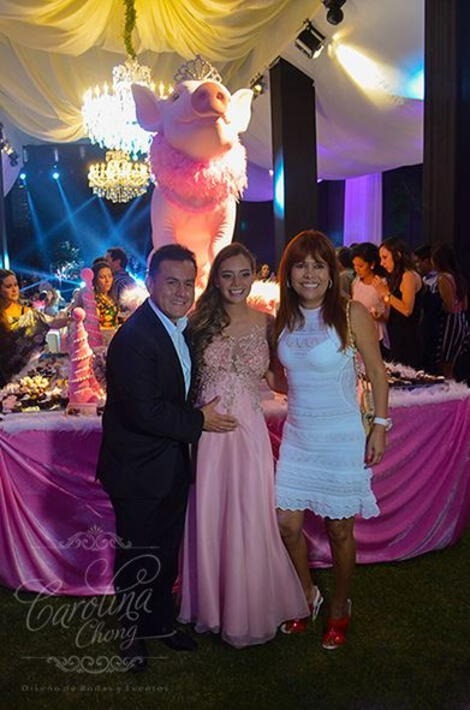 Se viraliza imagen de Magaly Medina con Richard Acuña y camila Ganoza. Twitter