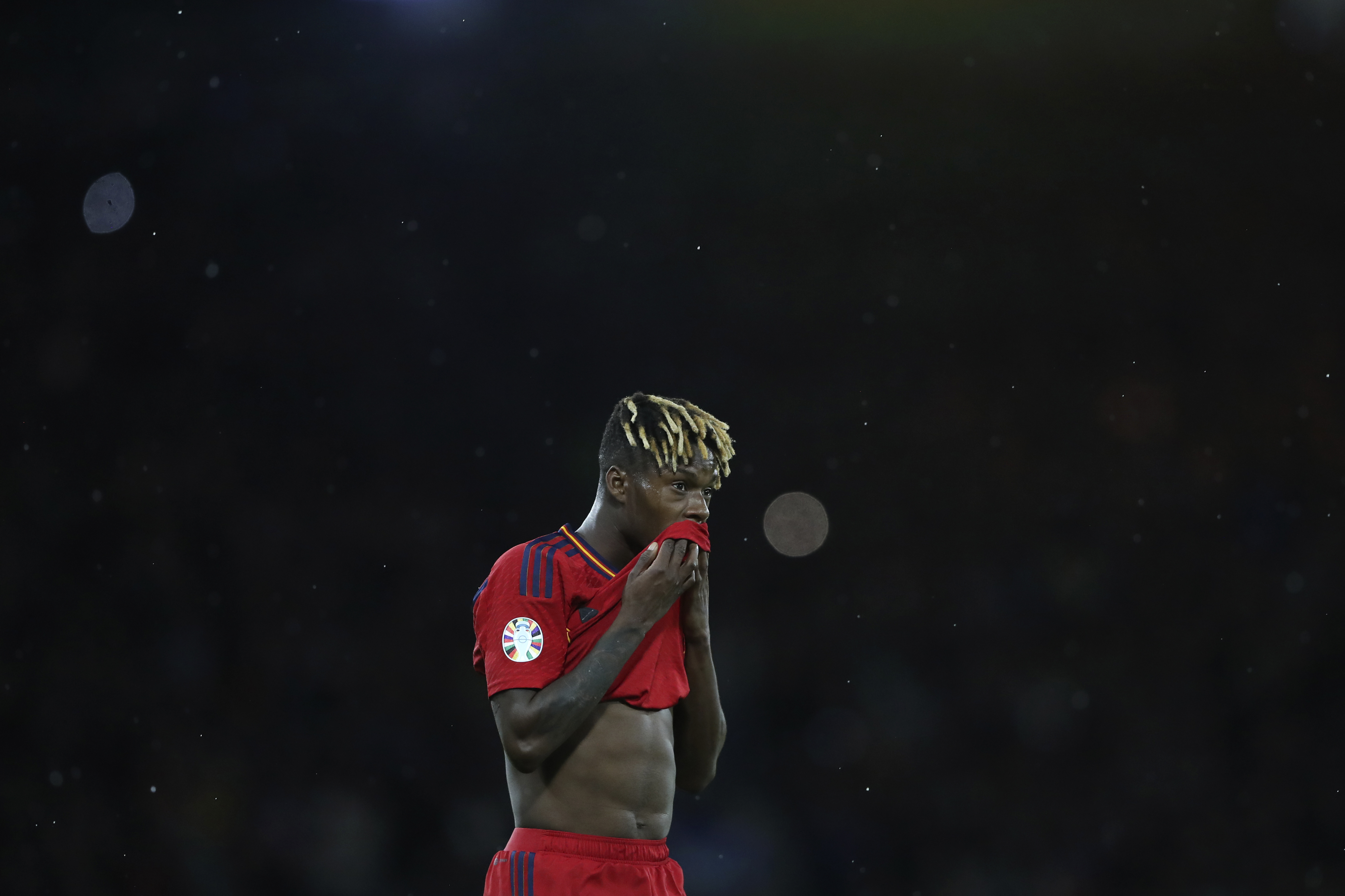 El delantero español Nico Williams durante el partido contra Escocia por las eliminatorias de la Eurocopa, el 28 de marzo de 2023, en Glasgow. (AP Foto/Scott Heppell)