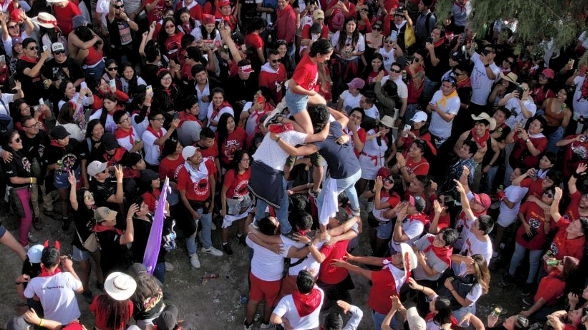 Semana Santa en Ayacucho: Así se vivió la tradicional fiesta de Pascua Toro que congregó a cientos de personas en los principales centros turísticos de la ciudad. (Andina)