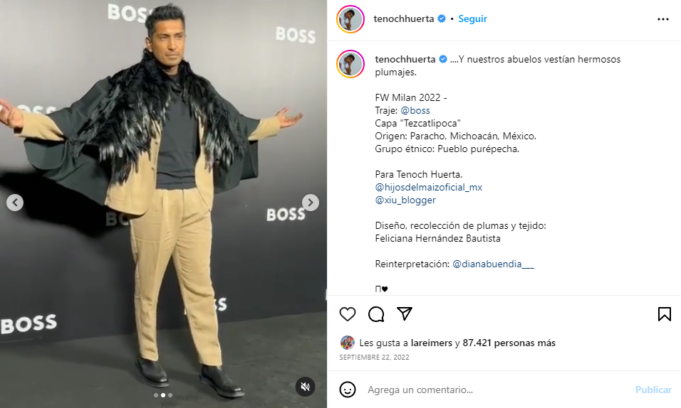 Tenoch Huerta se presentó en la Fashion Week de Milán 2022 con una capa de plumas que generó toda clase de comentarios en redes. 
Foto: Instagram/
tenochhuerta