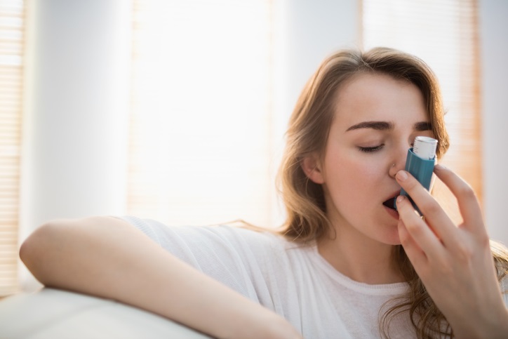 Los síntomas más frecuentes del asma son la disnea, que es la sensación de falta de aire, silbidos en el pecho, y tos o bien opresión torácica (Europa Press)