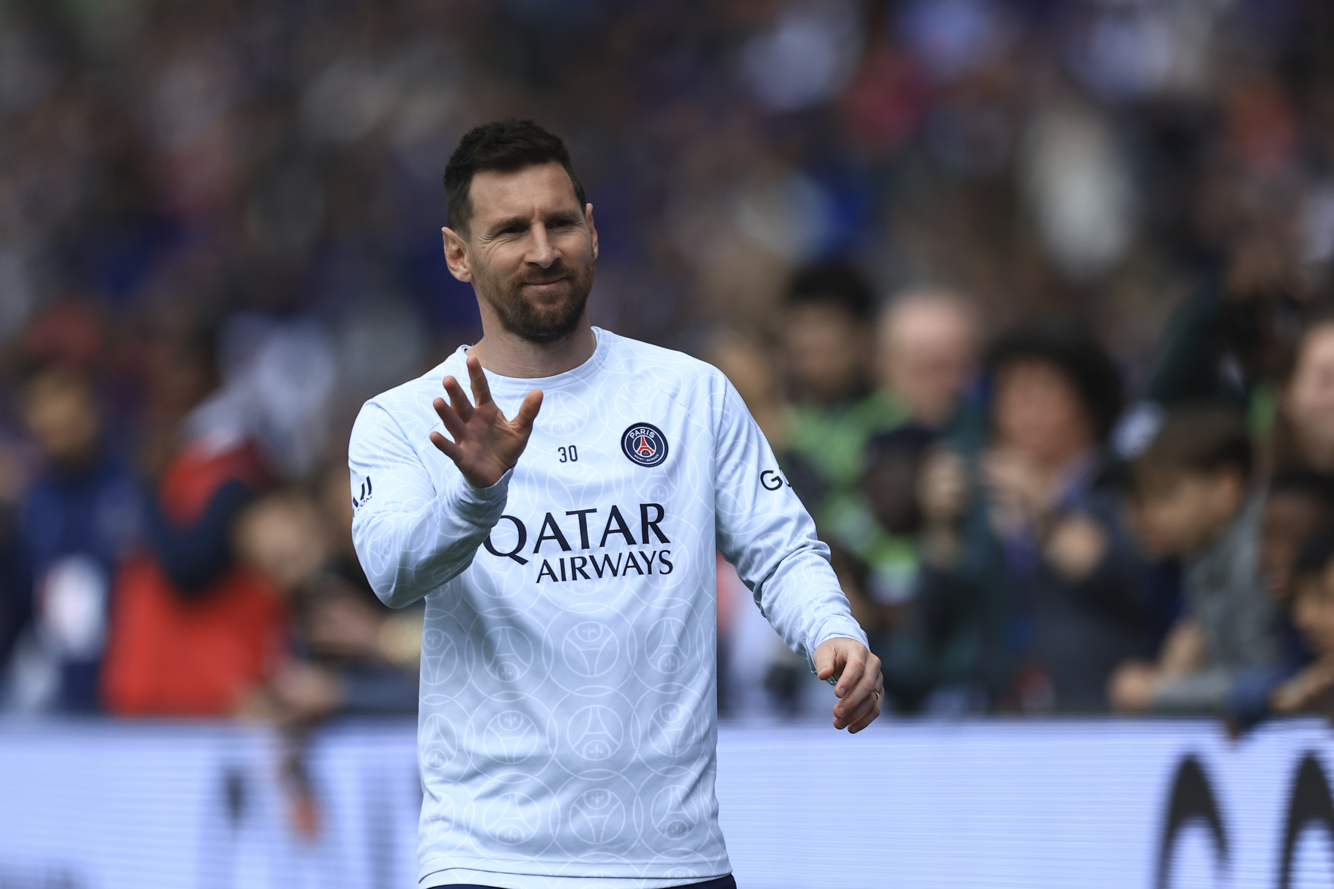 Lionel Messi del Paris Saint-Germain previo al partido de la liga francesa ante Lorient, el domingo 30 de abril de 2023, en París. (AP Foto/Aurelien Morissard)
