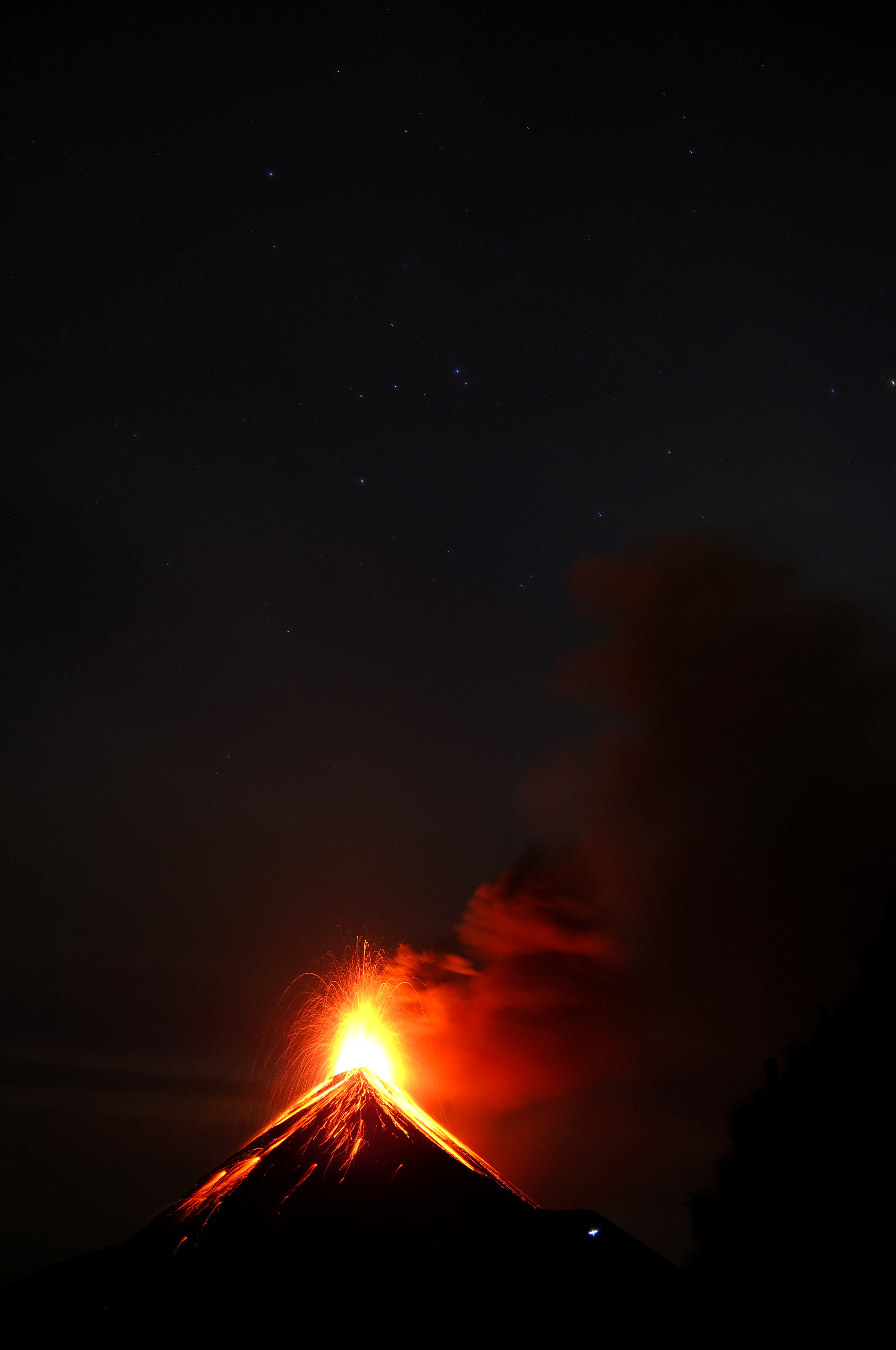 El volcán de Fuego entró en erupción en Guatemala el 4 de mayo de 2023 (Cortesía de Instagram/@fstrunk/via REUTERS)