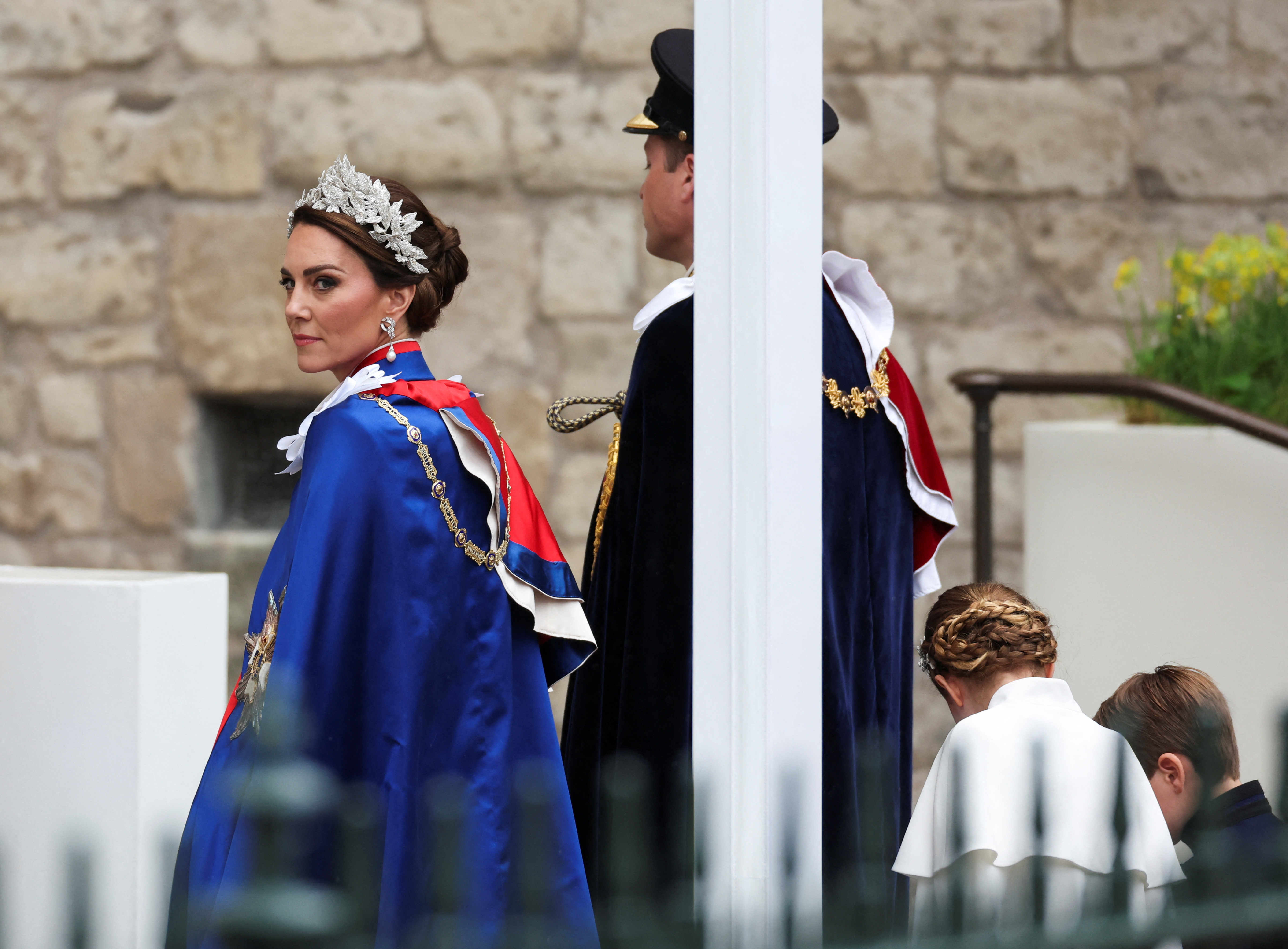 El príncipe británico William y Kate, princesa de Gales, llegan para asistir a la ceremonia de coronación del rey británico Carlos y la reina Camila en la Abadía de Westminster, en Londres, Gran Bretaña, el 6 de mayo de 2023. REUTERS/Henry Nicholls