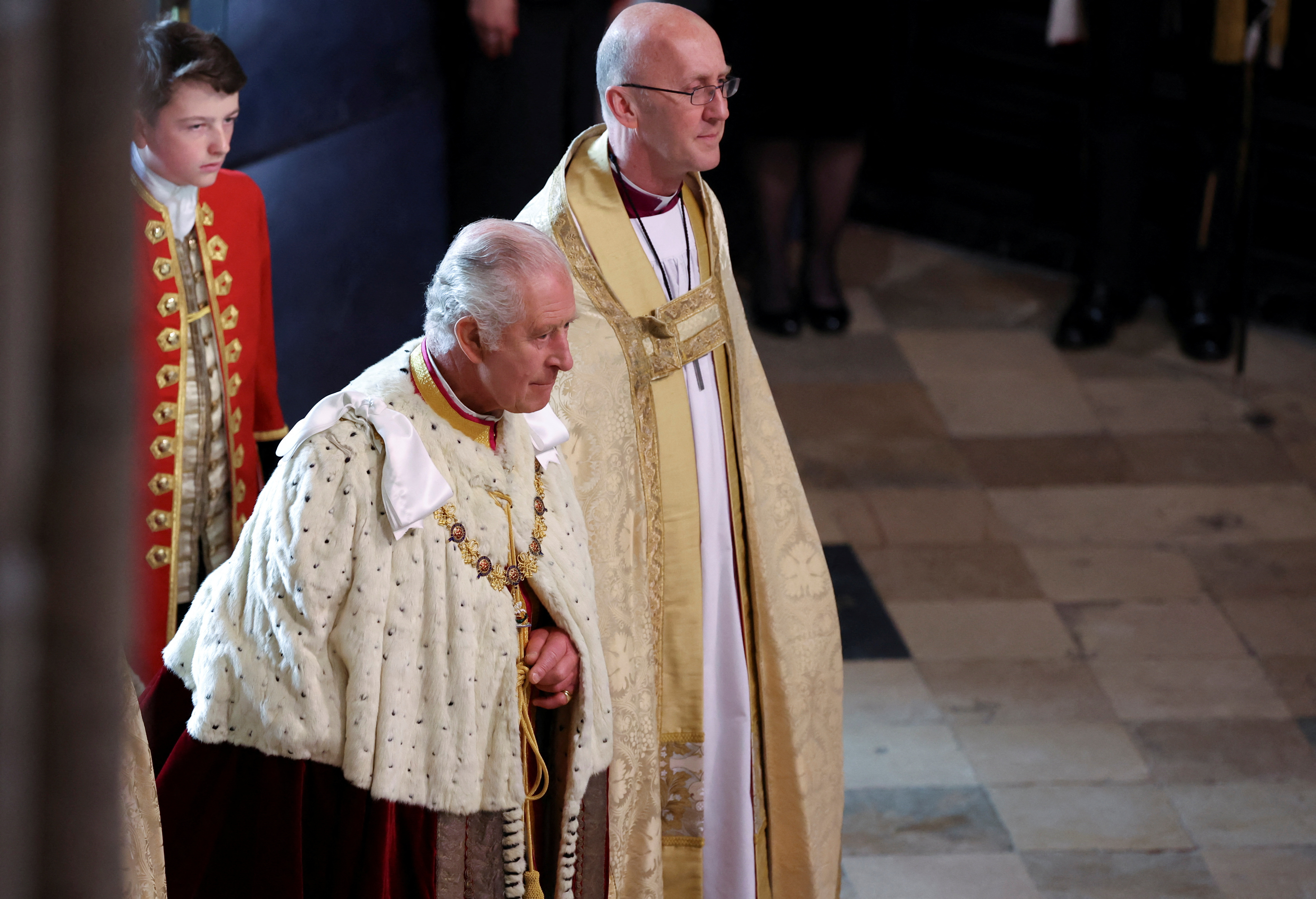 El rey Carlos de Inglaterra llega a la ceremonia de su coronación en la Abadía de Westminster, en Londres, Gran Bretaña, el 6 de mayo de 2023. REUTERS/Phil Noble/Pool