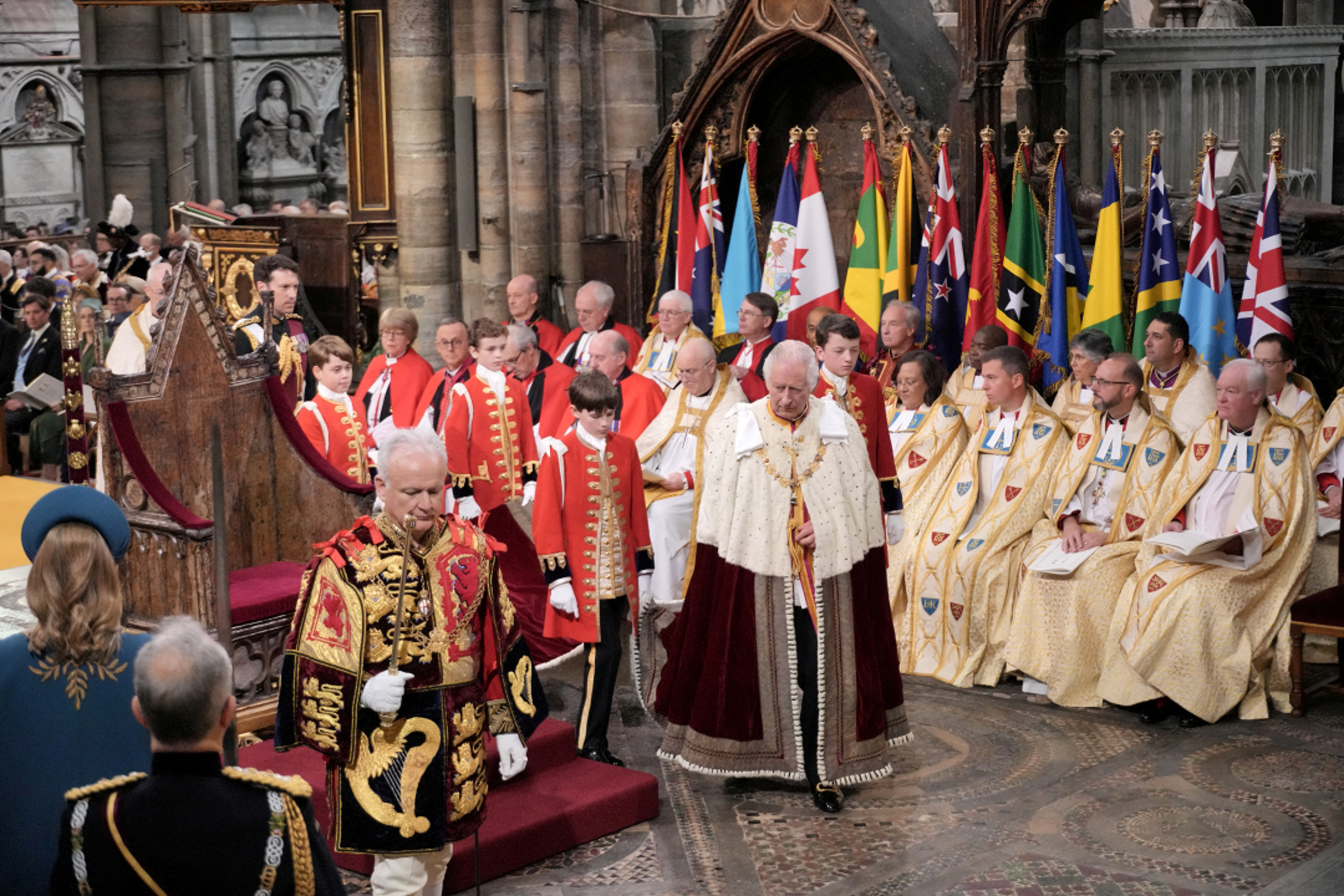 El rey Carlos III durante su ceremonia de coronación en la Abadía de Westminster, Londres. Fecha de la imagen: sábado 6 de mayo de 2023.  Jonathan Brady/Pool vía REUTERS