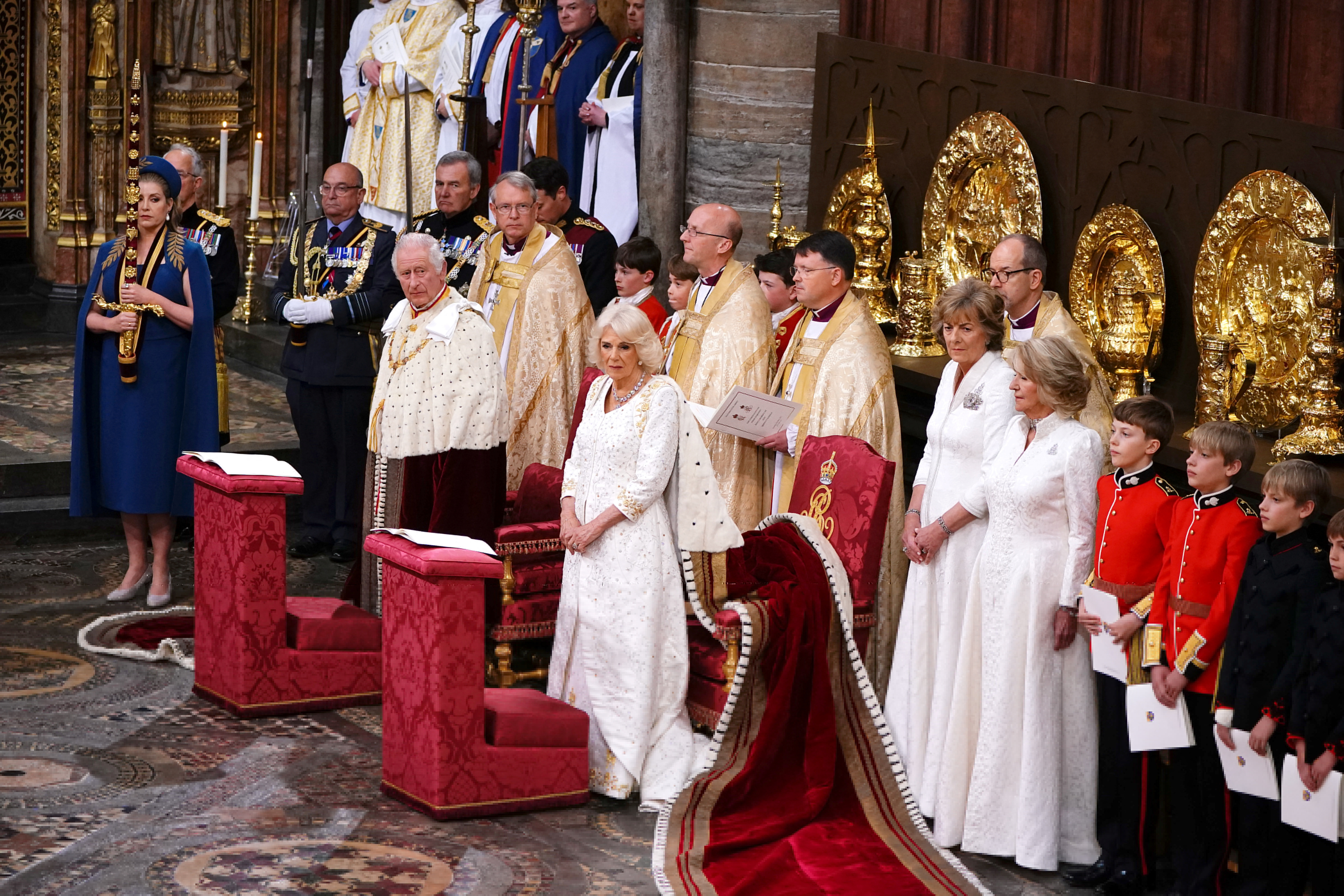 El rey Carlos III y la reina Camilla durante su ceremonia de coronación en la Abadía de Westminster, Londres. Fecha de la imagen: sábado 6 de mayo de 2023. Yui Mok/Pool vía REUTERS