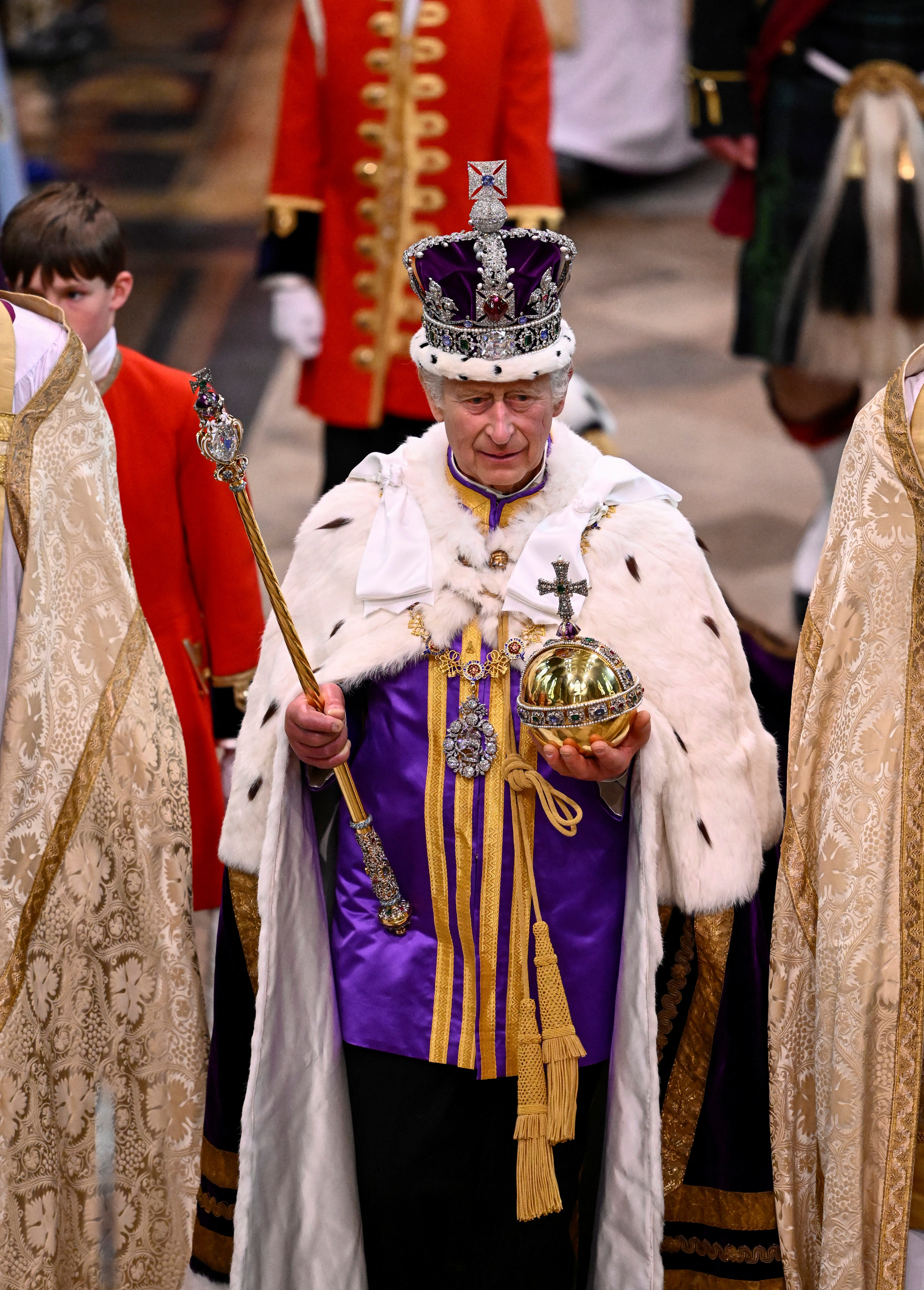 El rey Carlos III sale del servicio de Coronación en la Abadía de Westminster el 06 de mayo de 2023 en Londres, Inglaterra. Gareth Cattermole/Pool vía REUTERS