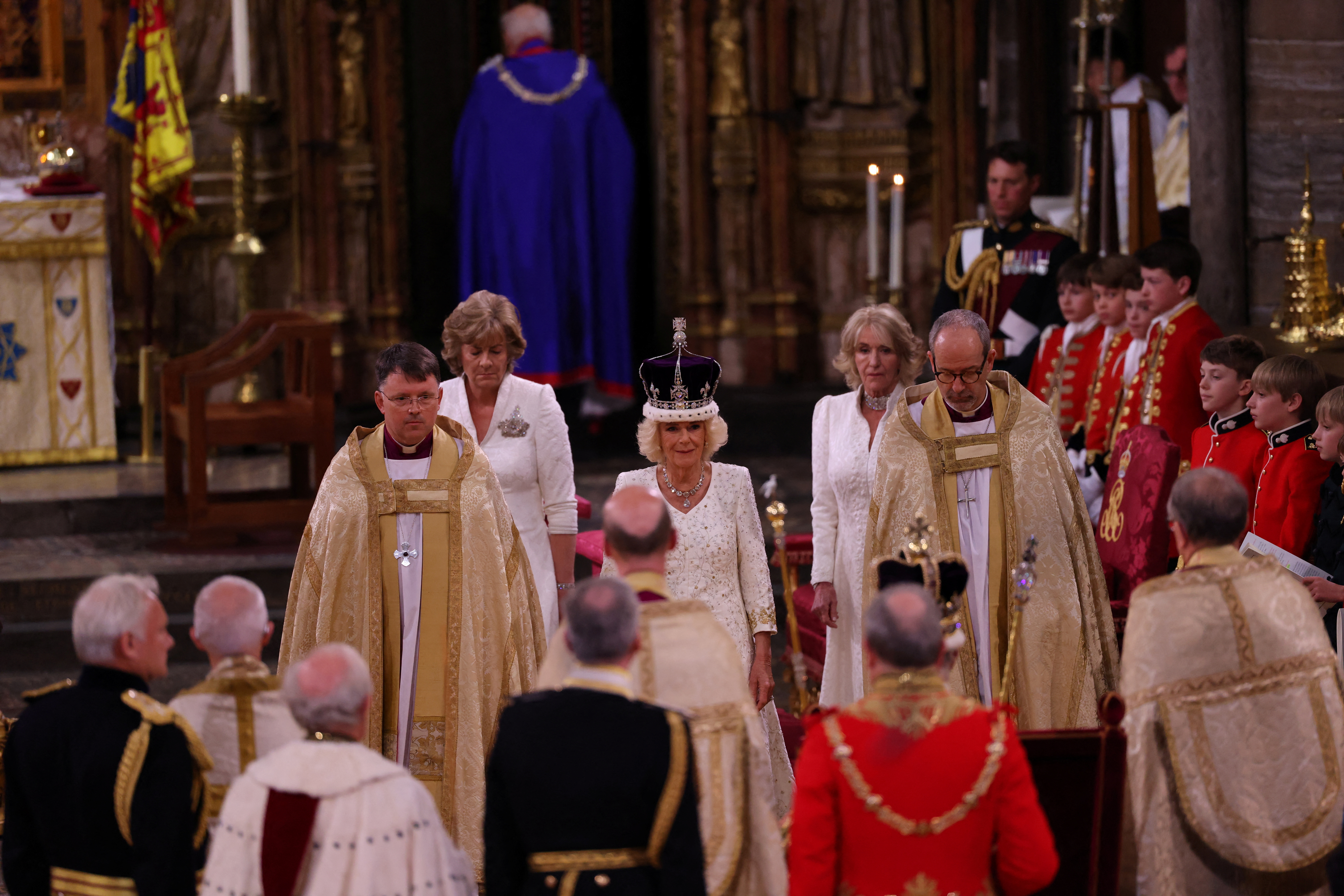 La reina Camilla es coronada con la Corona de la Reina María durante su ceremonia de coronación en la Abadía de Westminster, Londres. Fecha de la imagen: sábado 6 de mayo de 2023. Richard Pohle/Pool vía REUTERS