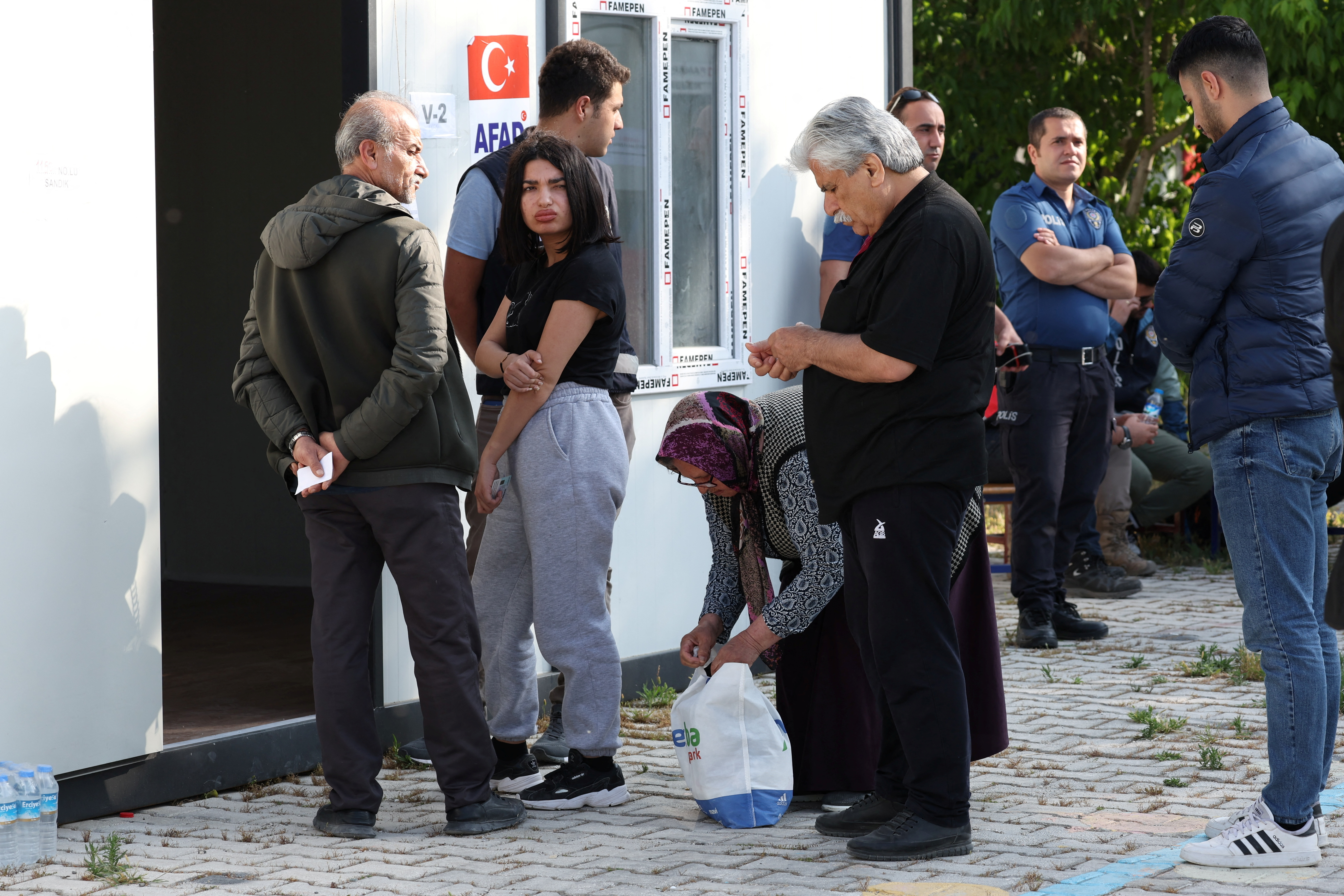 Los centros de votación de Turquía abrieron sus puertas a las 08:00, hora local, para unas elecciones presidenciales y parlamentarias que se presentan cruciales para el futuro político del país. (REUTERS)
