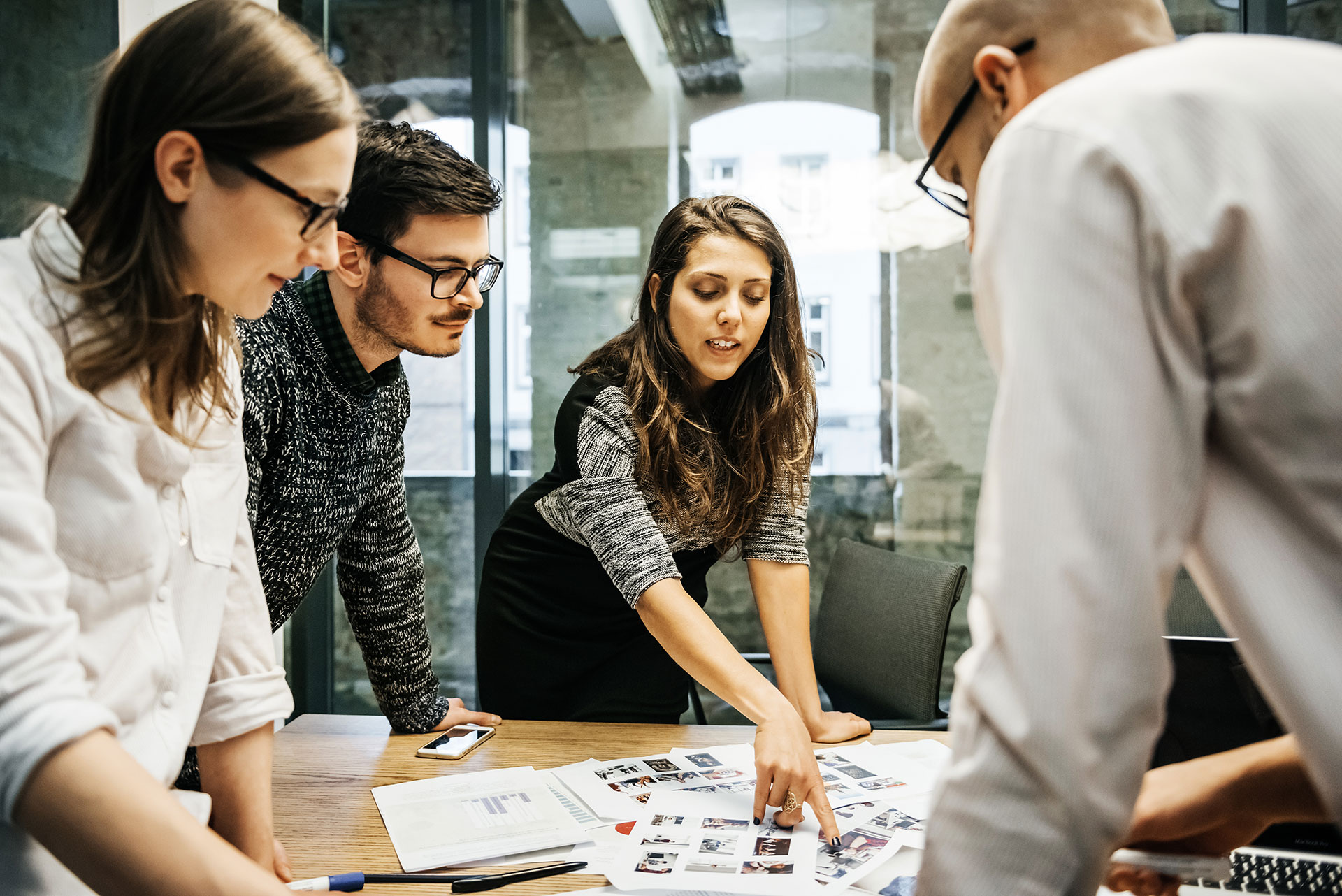 Cuando las mujeres se sienten valoradas y reconocidas por su trabajo, el orgullo que sienten por su organización se refleja también en su desempeño y compromiso
(Getty Images)