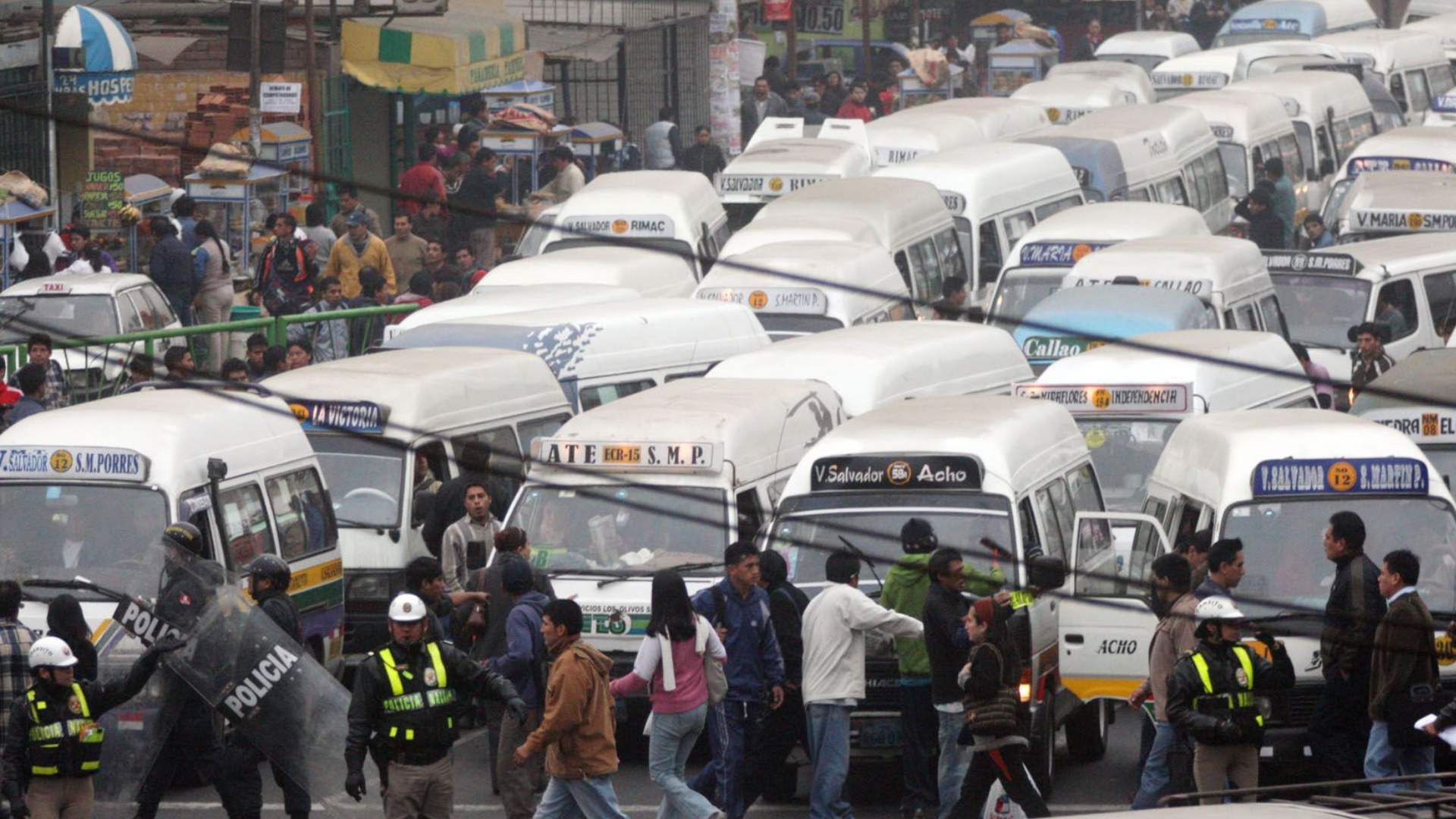Crisis en el transporte público en Lima: corredores suspenden rutas, incrementan los autos colectivos y el tráfico continúa siendo un caos