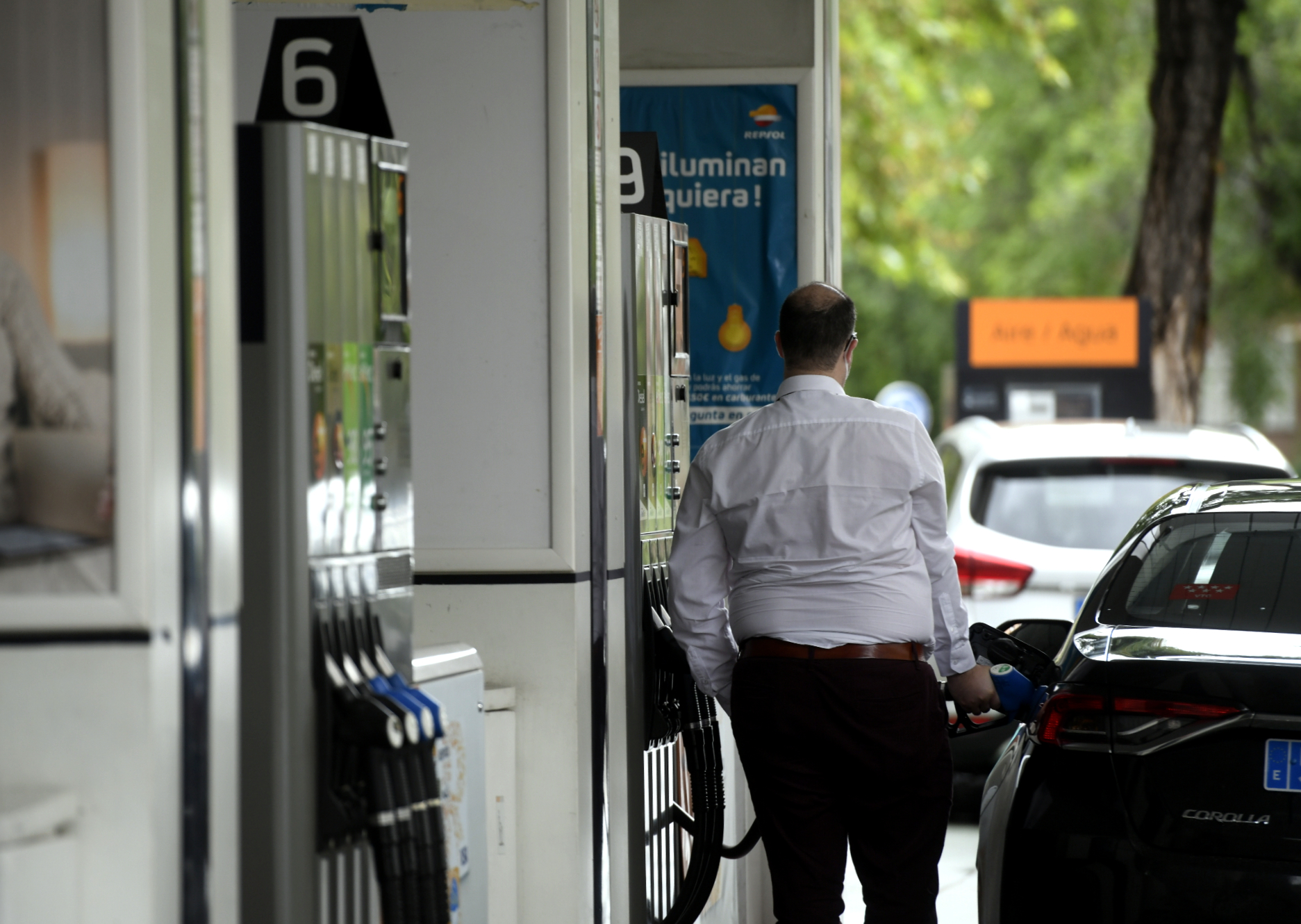 El precio de los carburantes en la capital del país cambia todos los días (Reuters)
