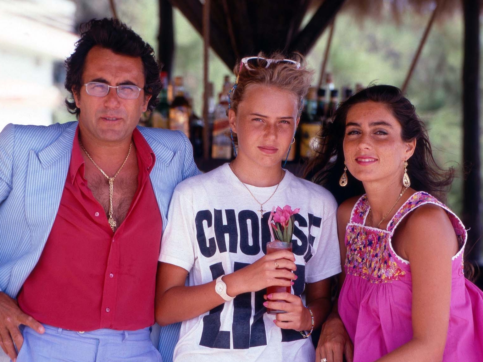  Al Bano, Romina Power y su hija mayor Ylenia Carrisi unos pocos años antes de la desaparición de la joven. (Photo by Helmut Reiss/United Archives via Getty Images)